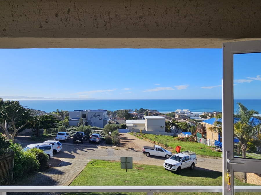 4 Bedroom Property for Sale in Wavecrest Eastern Cape